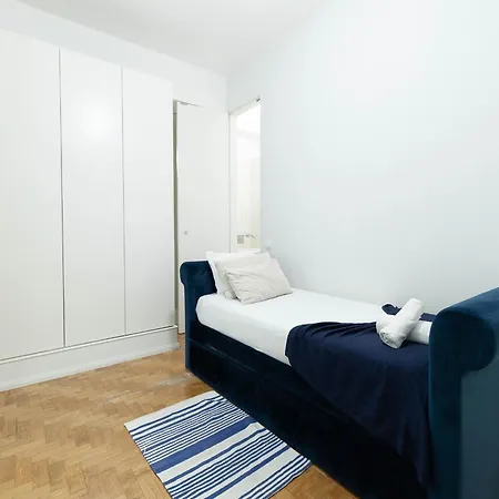 Apartament Akicity Iris *